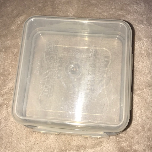 Lock ๐ and lock 29 oz plastic container ๐ - Picture 3 of 4